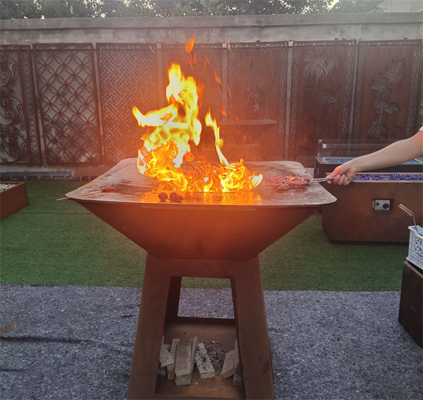 কাঠ বার্নিং প্যাটিও কর্টেন ইস্পাত BBQ গ্রিল